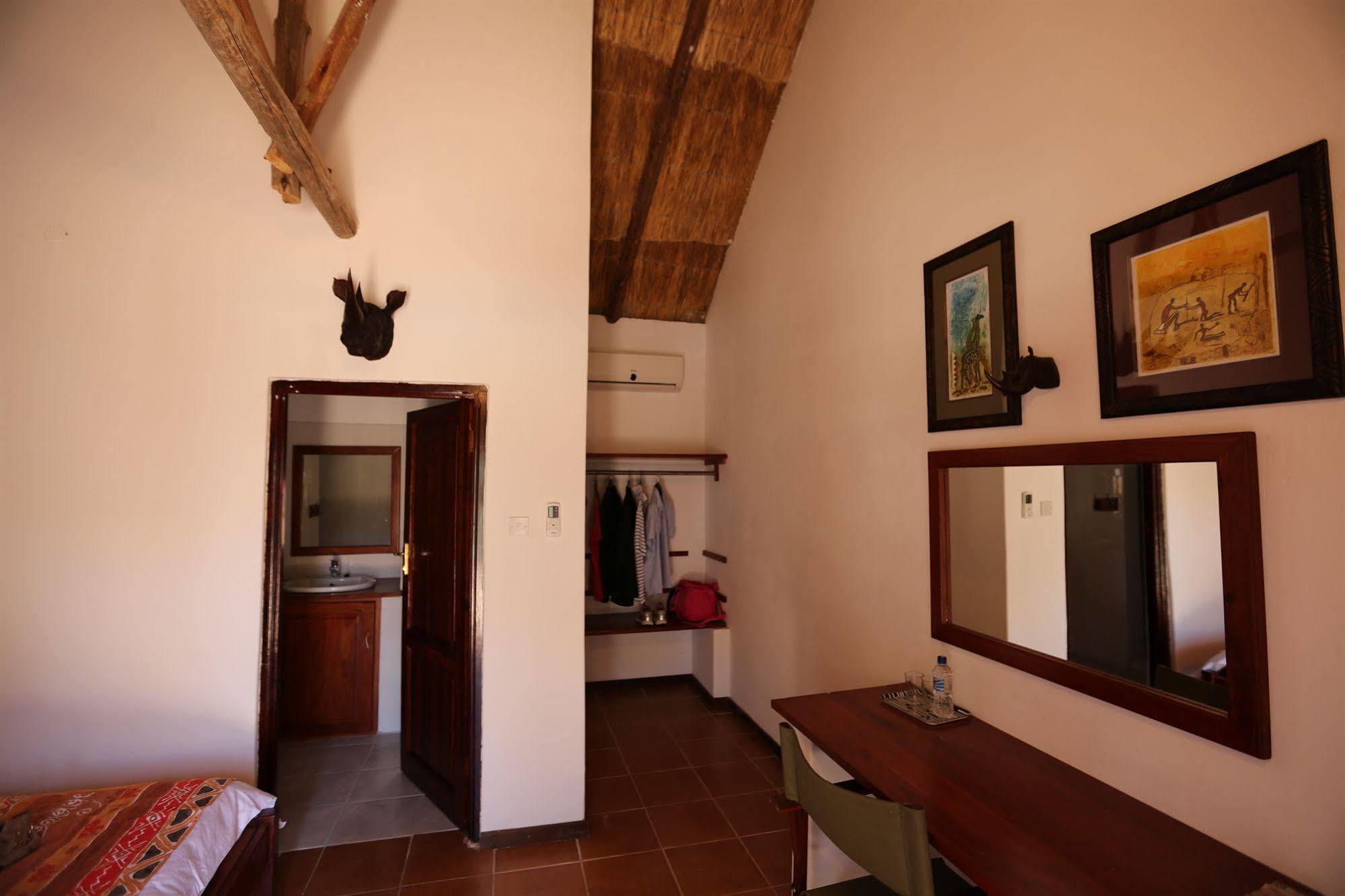 מפלי ויקטוריה Mandebele Lodge מראה חיצוני תמונה